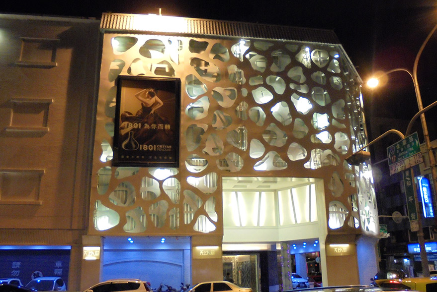 台南天上人間 臺南市中西區金華路三段276號